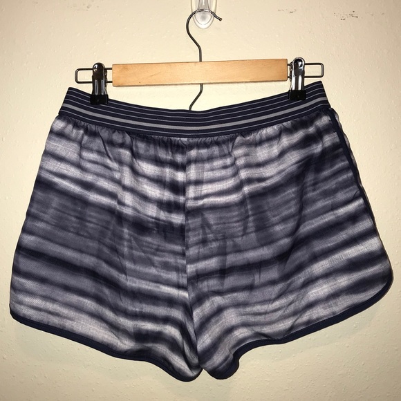 Under Armour lightweight running short - Picture 2 of 2